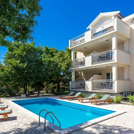 2 Bedroom Lovely In *