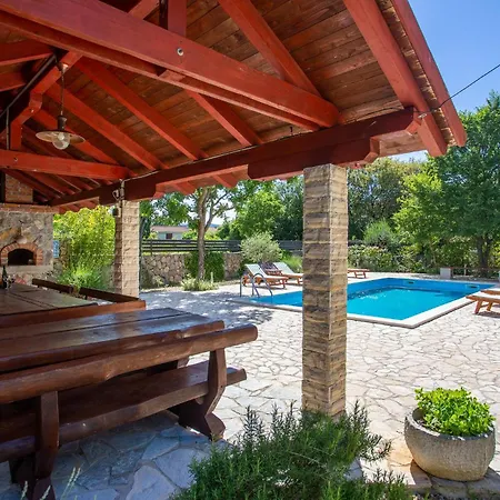 2 Bedroom Lovely In Pinezići