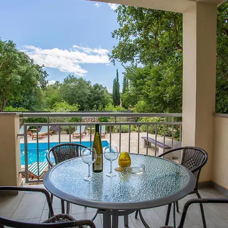 2 Bedroom Lovely In Pinezići