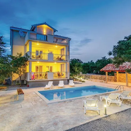 2 Bedroom Lovely In