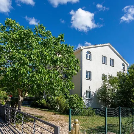 2 Bedroom Lovely In *