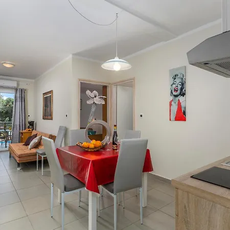 Lejlighed 2 Bedroom Lovely In *