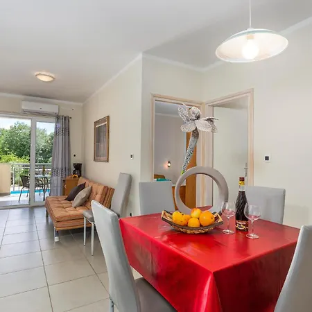 2 Bedroom Lovely In Lejlighed Pinezići