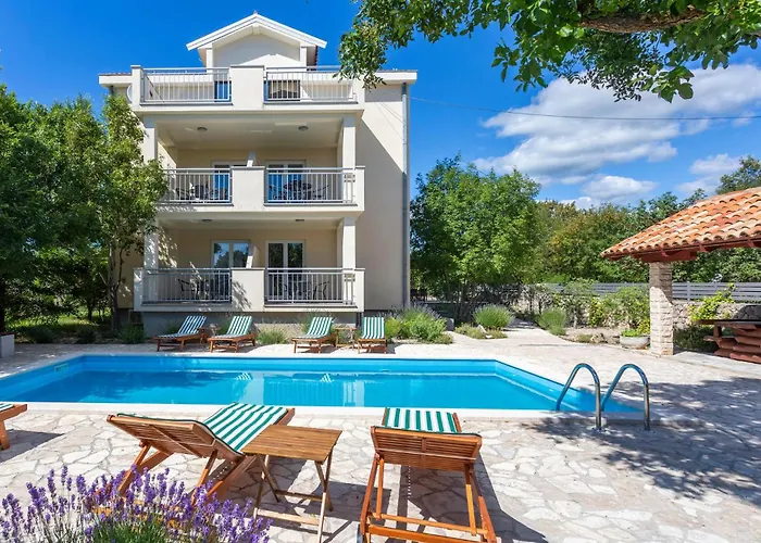 2 Bedroom In アパート Pinezići