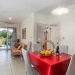 2 Bedroom Amazing In Apartament Pinezići