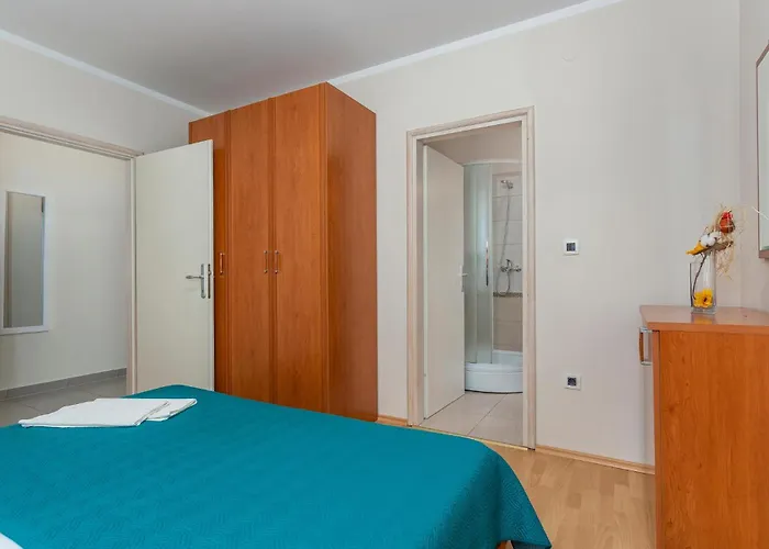 Apartment 2 Bedroom In *