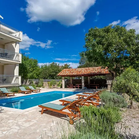 2 Bedroom Amazing In דירה